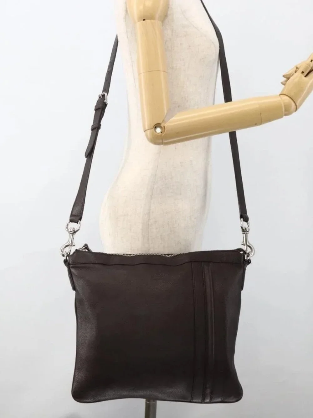 Gucci brand	gucci color	brown
